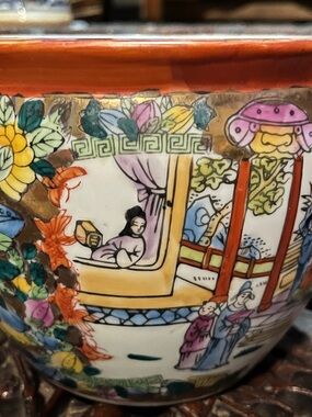 Late Qing/Early Republic Famille Rose Porcelain Planter Bowl